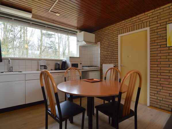 Dining - Tranquil Holiday Home in North Limburg With Garden (Stramproy)