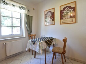 Dining - Luxurious Apartment in Wischuer With Fenced Garden, Barbecue (Biendorf)