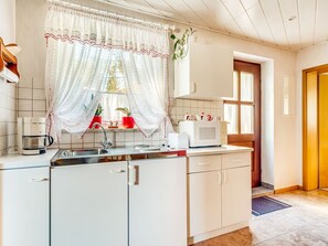 Apartment | Private kitchen - Tranquil Stay in Dornthal (Olbernhau)