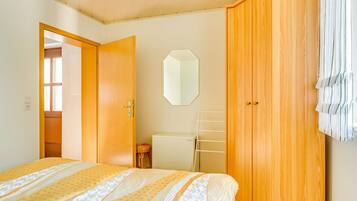 Apartment | 1 bedroom, individually furnished, bed sheets