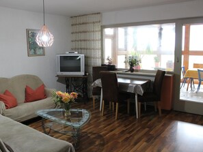 Apartment | Dining - Welcoming Chalet near Forest in Rohrnbach (Roehrnbach)