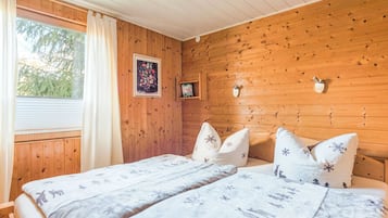 House | 1 bedroom, individually furnished, bed sheets