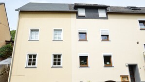 Exterior - Comfortable Apartment in Zell Near Moselle River (Zell (Mosel))