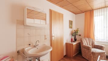 Bungalow | 2 bedrooms, individually furnished, bed sheets