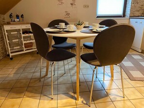 Apartment | Dining - Apartment in Merlsheim mit Garten (Nieheim)