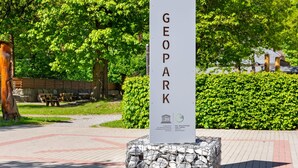 A sign for Geopark with a stone base, surrounded by greenery and a paved path. - Attractive Apartment in Rubeland in the Upper Harz (Oberharz am Brocken)