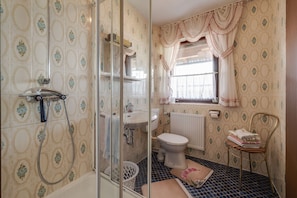 House | Bathroom