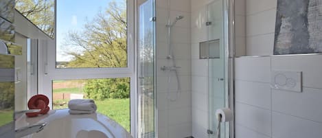 Apartment | Bathroom | Hair dryer, towels