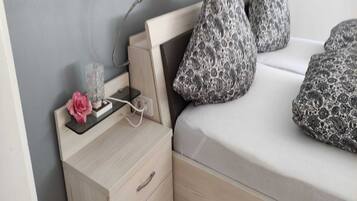 Apartment | 1 bedroom, individually furnished, bed sheets