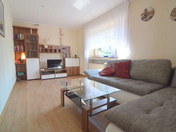 Apartment | Living area - Cozy Apartment in Kerpen With Garden (Kerpen)