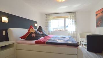 Apartment | 1 bedroom, individually furnished, bed sheets
