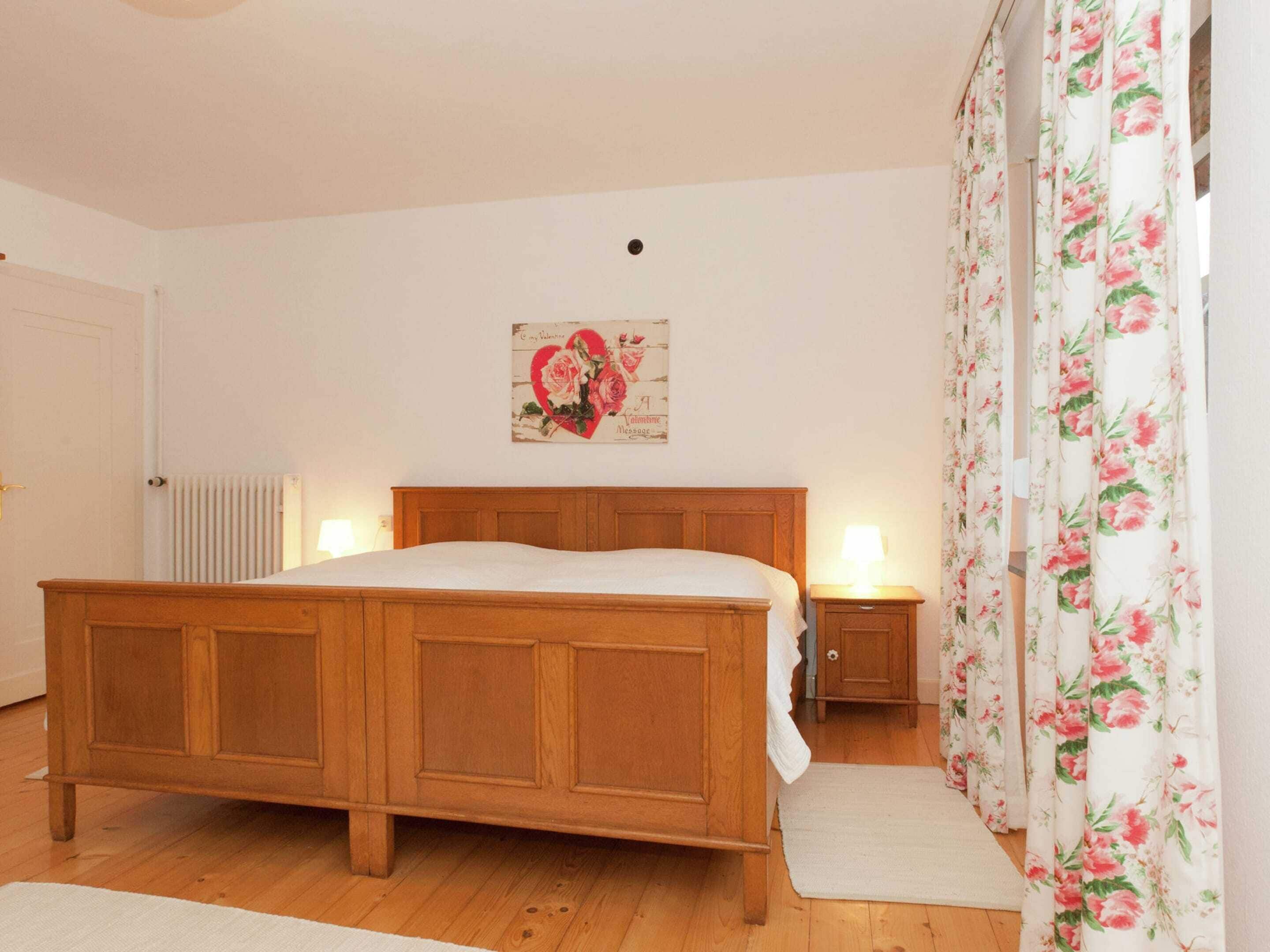 House | 4 bedrooms, individually furnished, bed sheets