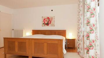 House | 4 bedrooms, individually furnished, bed sheets