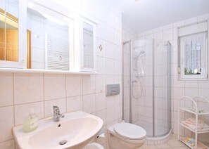 Apartment | Bathroom