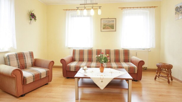 Living room - Quaint Apartment in Mittelndorf With Valley View (Sebnitz)