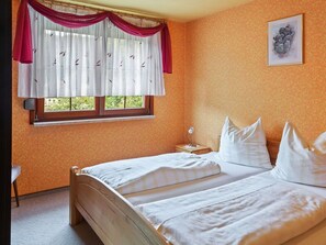 House | 1 bedroom, individually furnished, bed sheets - Quiet Home Near Vessertal (Schleusegrund)