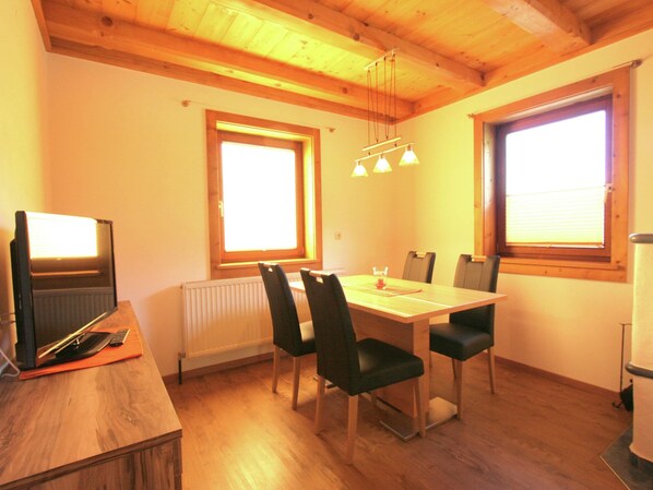 Dining - Spacious Apartment in Mittersill near Ski Points (Mittersill)