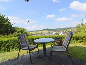Apartment | Balcony - Cozy Apartment With Private Garden in Hontheim (Sellerich)