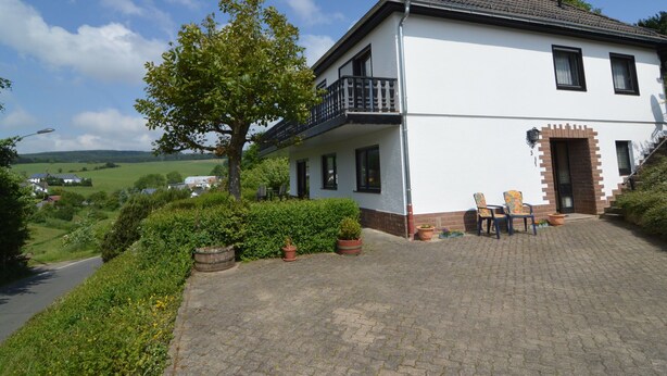 Exterior - Cozy Apartment With Private Garden in Hontheim (Sellerich)