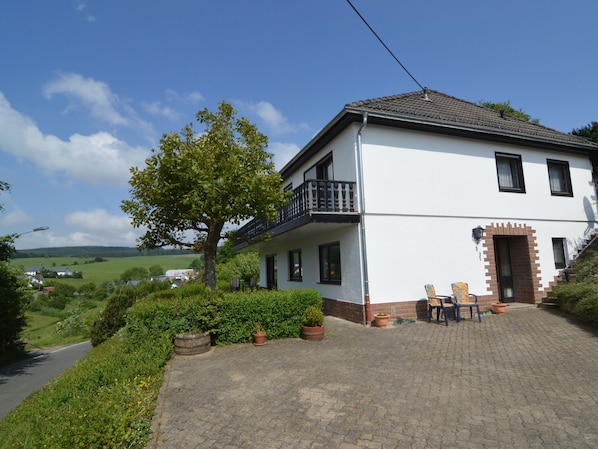 Exterior - Cozy Apartment With Private Garden in Hontheim (Sellerich)