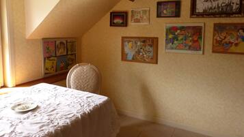 8 bedrooms, minibar
