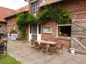 House | Balcony - Modern Holiday Home in Hondschoote With Garden (Hondschoote)