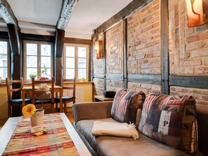 Apartment | Dining - Historic Haven in Quedlinburg (Quedlinburg)