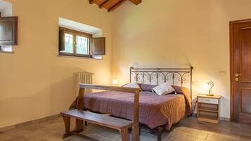 Cottage | 3 bedrooms, individually furnished, free WiFi, bed sheets