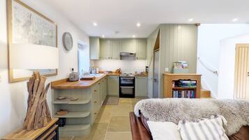 Smart TV, fireplace, DVD player