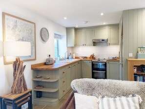 雪櫃、微波爐、焗爐、洗碗機