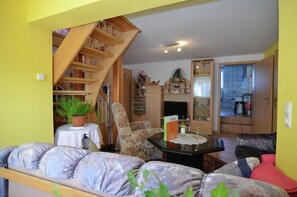 House | Living room - Neustadt 2BR With Garden (Grossbreitenbach)