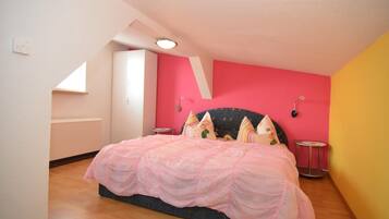 House | 2 bedrooms, individually furnished, bed sheets