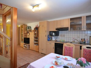 Private kitchen - Neustadt 2BR With Garden (Grossbreitenbach)