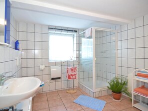 Bathroom - Neustadt 2BR With Garden (Grossbreitenbach)