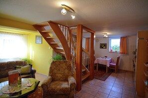 House | Living room - Neustadt 2BR With Garden (Grossbreitenbach)