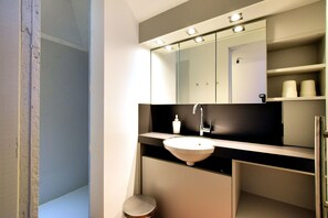 House | Bathroom