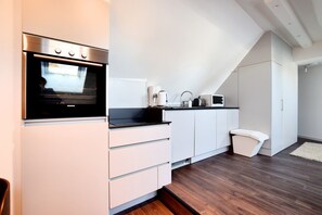 House | Private kitchen | Coffee/tea maker, cookware/dishes/utensils - Studio in Former Coach House (Waimes)