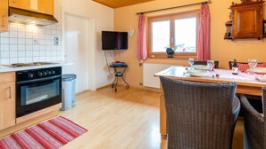 Dining - Sunlit Apartment near Ski Area in Walchen (Piesendorf)