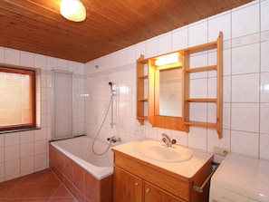 Apartment | Bathroom