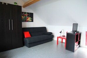 3 habitaciones, muebles diferentes y ropa de cama