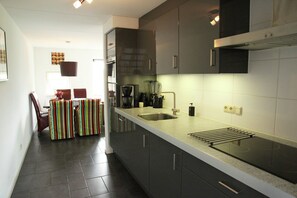 House | Private kitchen | Microwave, highchair - Holiday Home in Langweer With Infrared Sauna (Langweer)