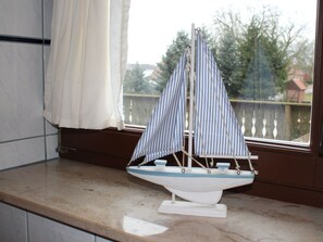 2 Schlafzimmer, individuell eingerichtet, Bettwäsche