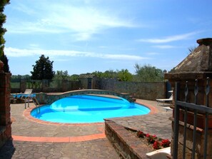 Outdoor pool - Spacious Cottage With Pool in Arezzo Italy (Foiano della Chiana)