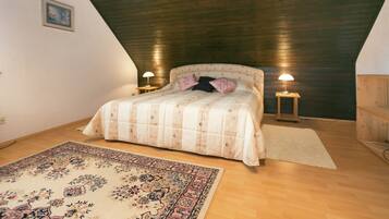 Apartment | 4 bilik tidur, dilengkapkan perabot secara berasingan, cadar katil