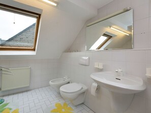 Apartment | Bathroom - Apartment in a Former Farmhouse (Mastershausen)