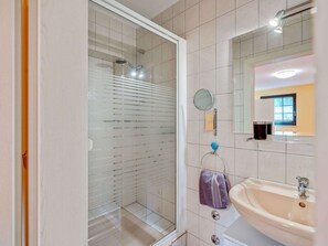 Apartment | Bathroom