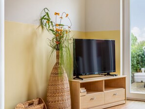 2 Schlafzimmer, Babybetten, individuell eingerichtet, Bettwäsche