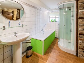 House | Bathroom - Characteristic Holiday Home With Balcony (Gouvy)