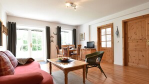 Apartment | Living room - Quaint Apartment in Insel Poel near Beach (Insel Poel)