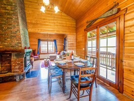 Chalet | Dining